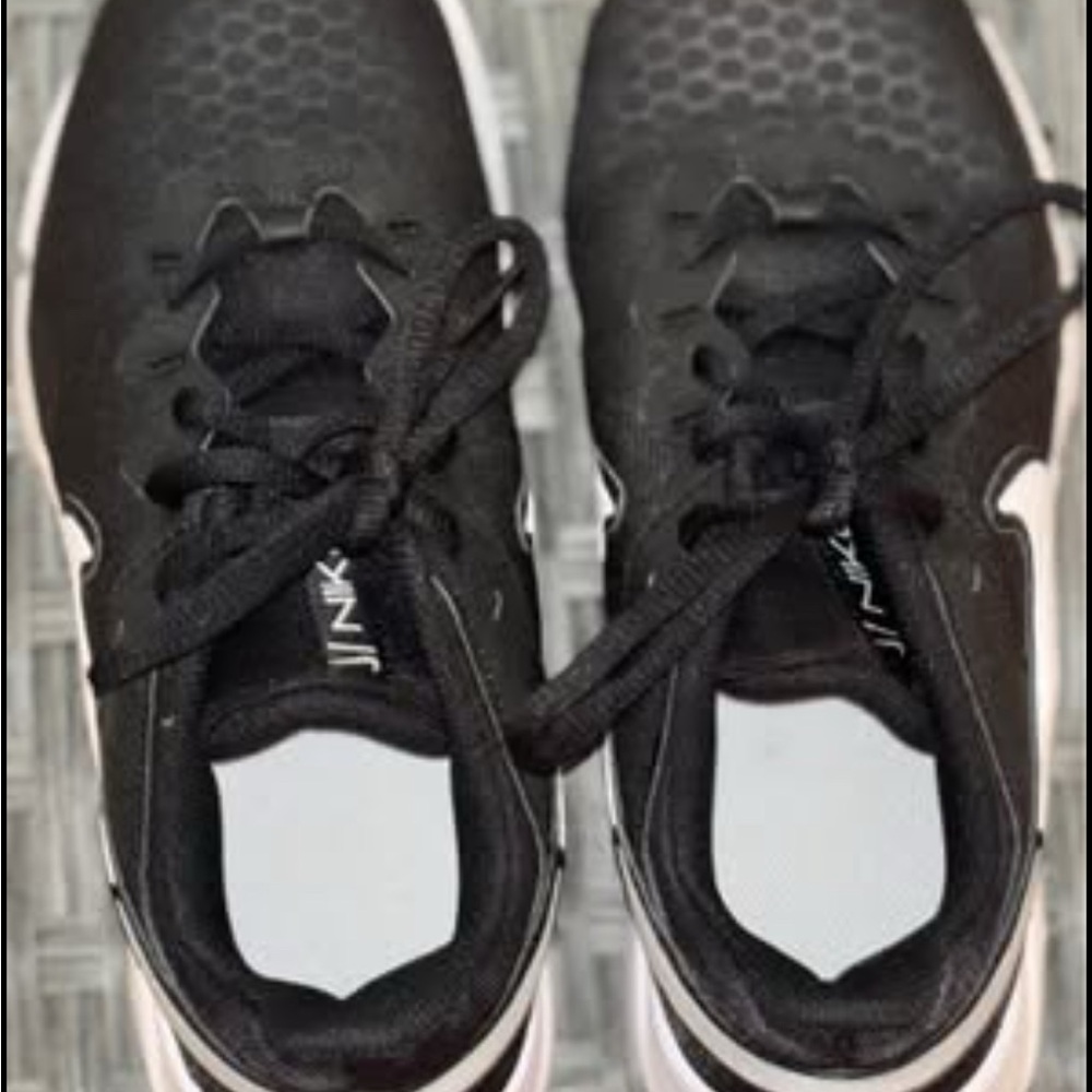 Nike Legend Essential 2